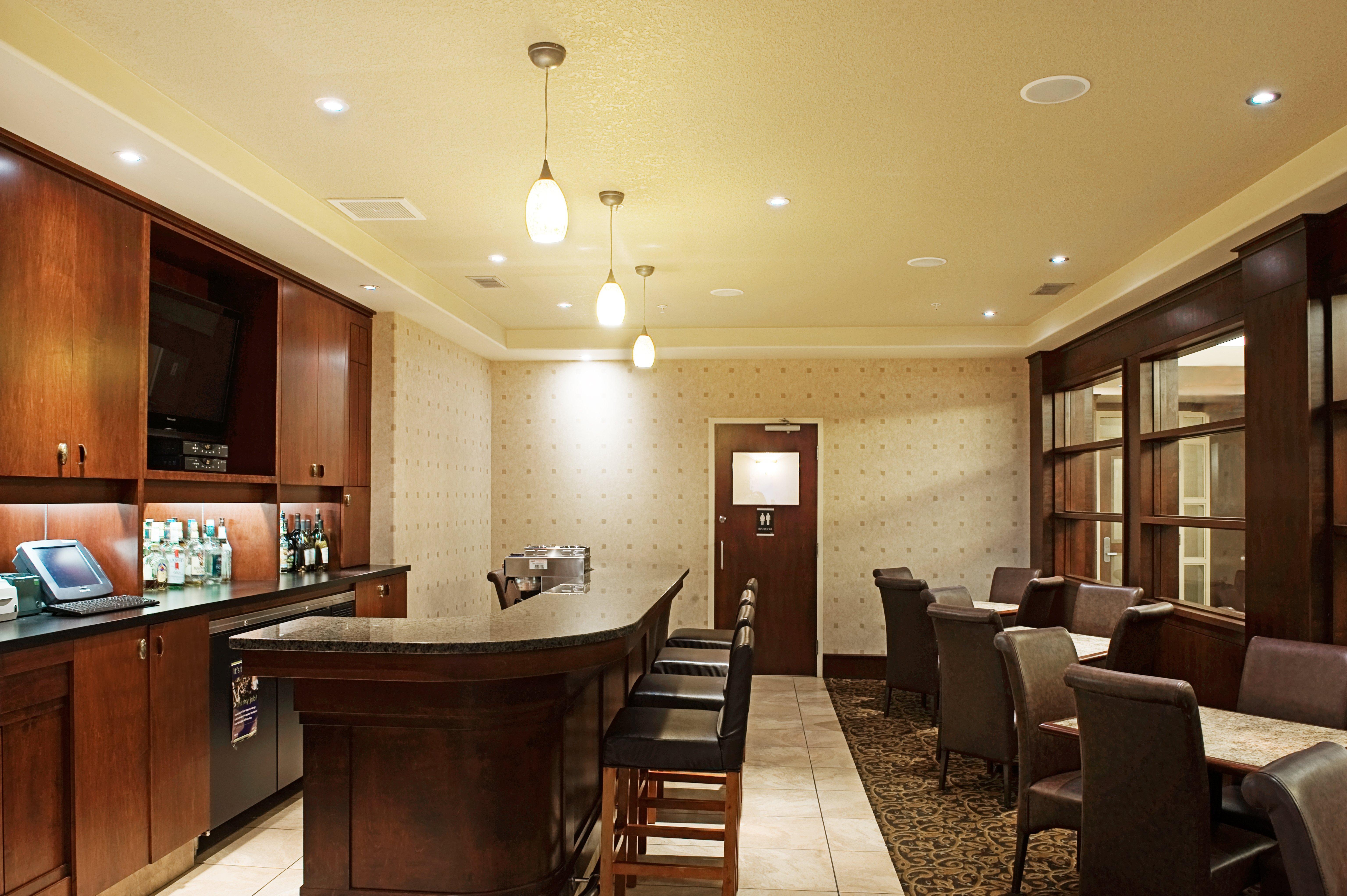 Holiday Inn & Suites Lloydminster By Ihg Exterior foto