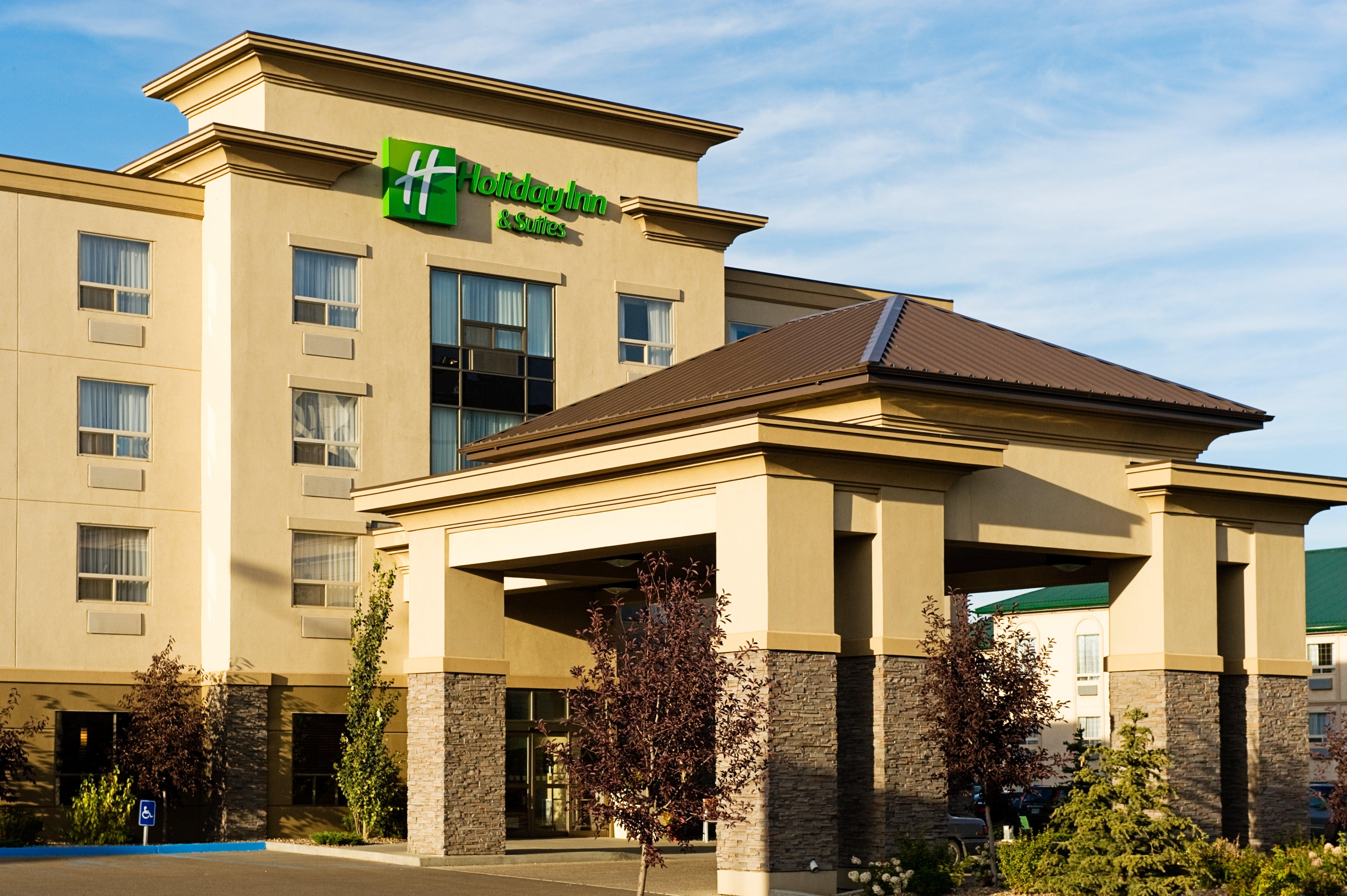 Holiday Inn & Suites Lloydminster By Ihg Exterior foto